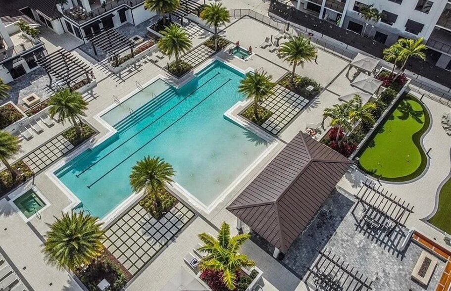 Pool with cabanas - 1111 Central Ave