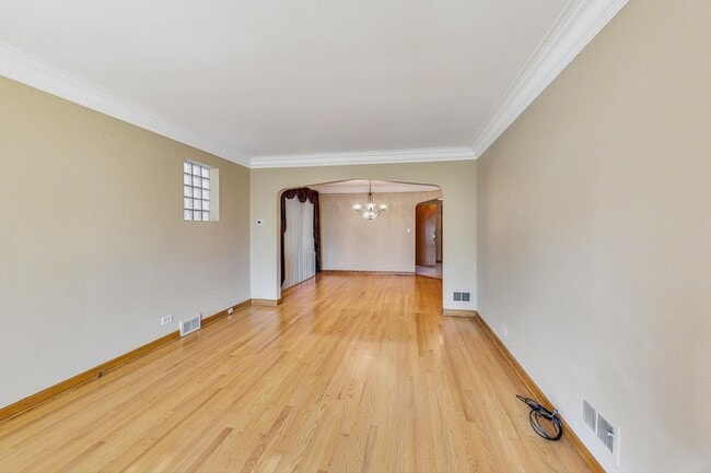 Building Photo - 5644 N Meade Ave