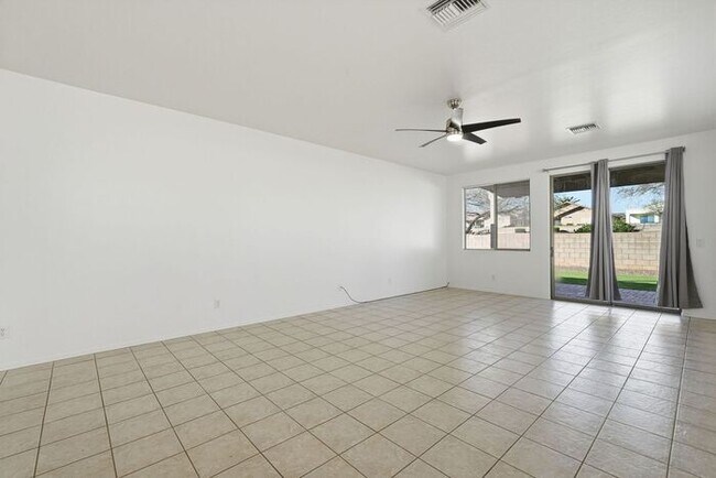 Building Photo - 2301 N Avenida TABICA