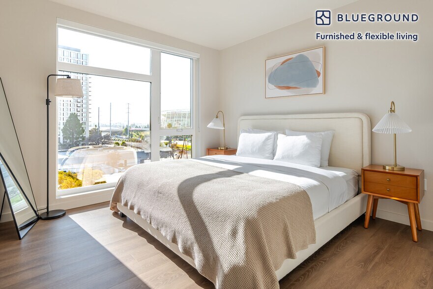 Building Photo - 2333 Calle Del Mundo