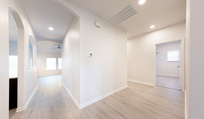 Building Photo - 2336 Cedar Pl Dr