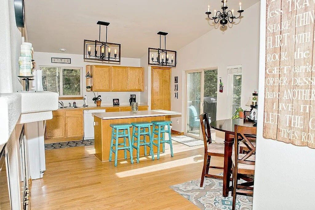 Building Photo - 2137 Valley View Dr