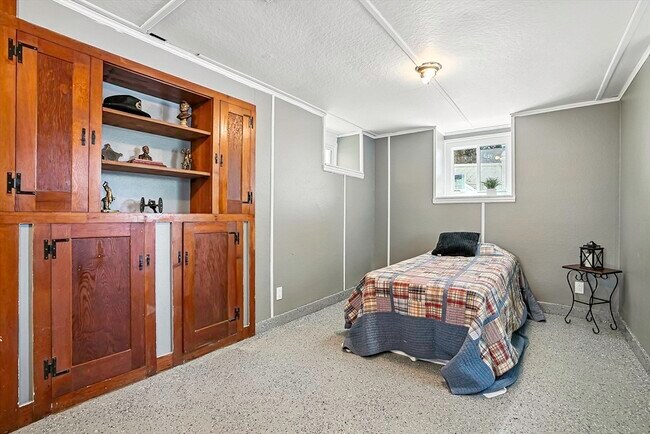 Building Photo - 35 Canna Dr