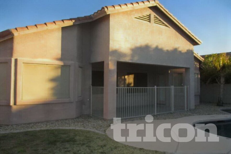 Building Photo - 7251 W Paradise Ln