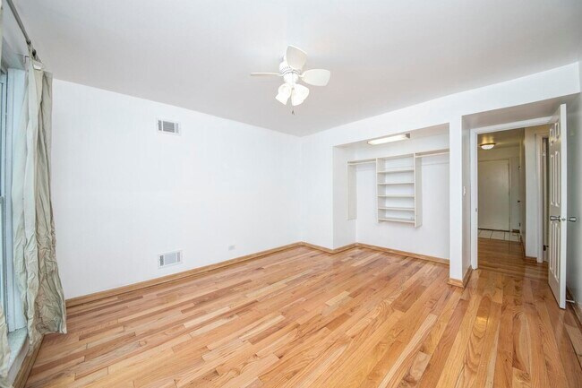 Building Photo - 5300 Carriage Way Dr