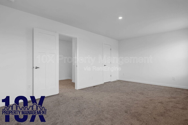 Building Photo - 3246 Mackinac Dr