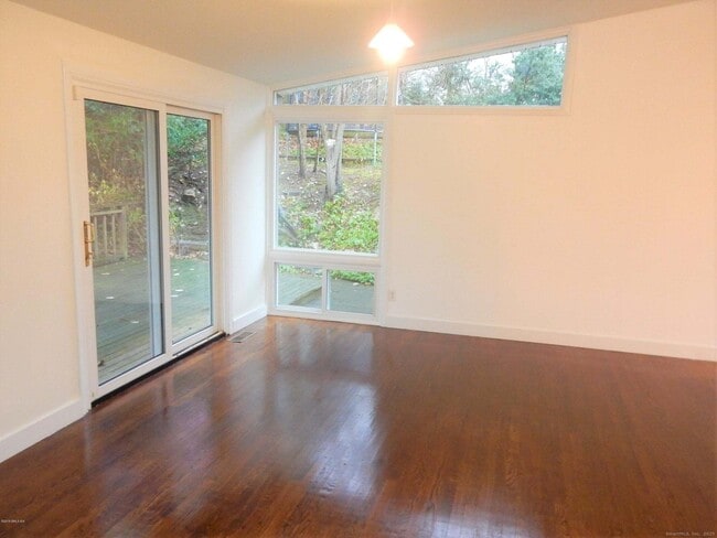 Building Photo - 4 Split Timber Pl