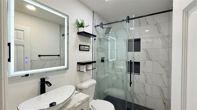 Building Photo - 6841 Ashbury Dr