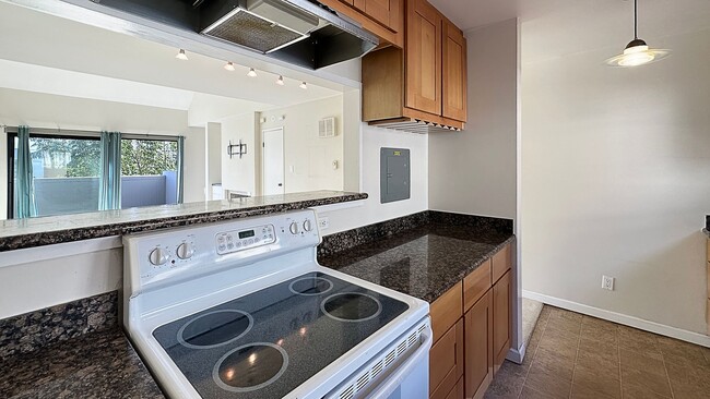 Building Photo - Waterfront Living in the Heart of Jack London Square