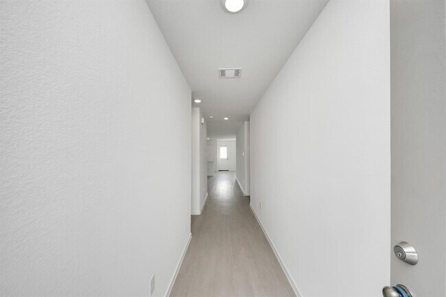 Building Photo - 25657 Rose Creek Dr