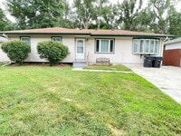 Building Photo - Move-in special offer!!!  Huge house - over 2,200 sqft convenient location and private backyard $...