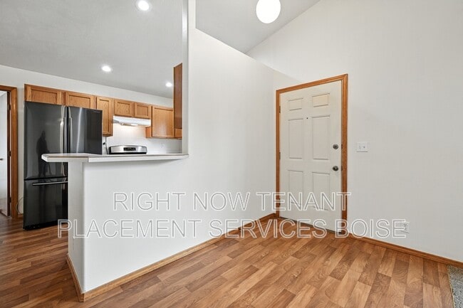 Building Photo - 5827 Orchid Wy S