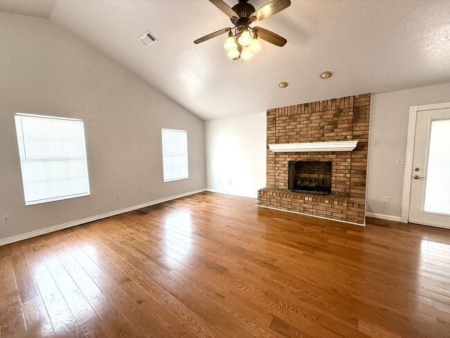 Building Photo - 427 N Rockford Pl