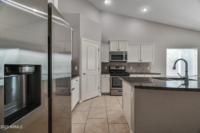 Building Photo - 11502 E Sable Ave