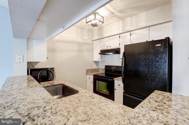 Building Photo - 3313 Wyndham Cir