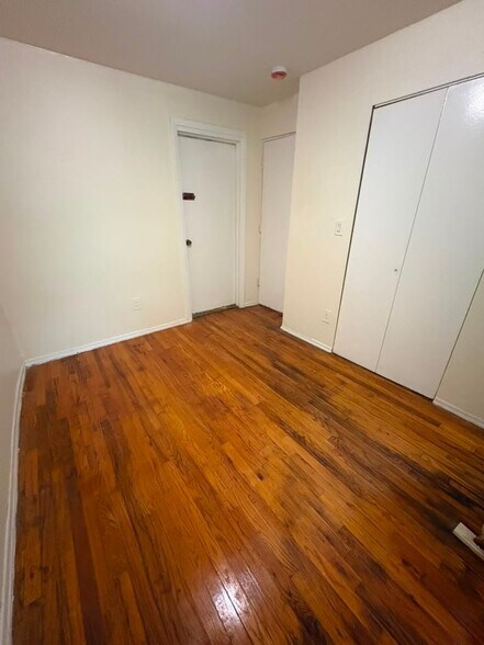Building Photo - 10 Mooney Pl