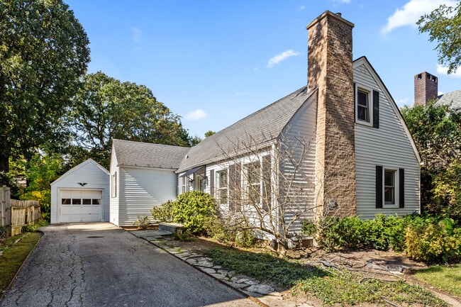 Building Photo - 1380 Cavell Ave