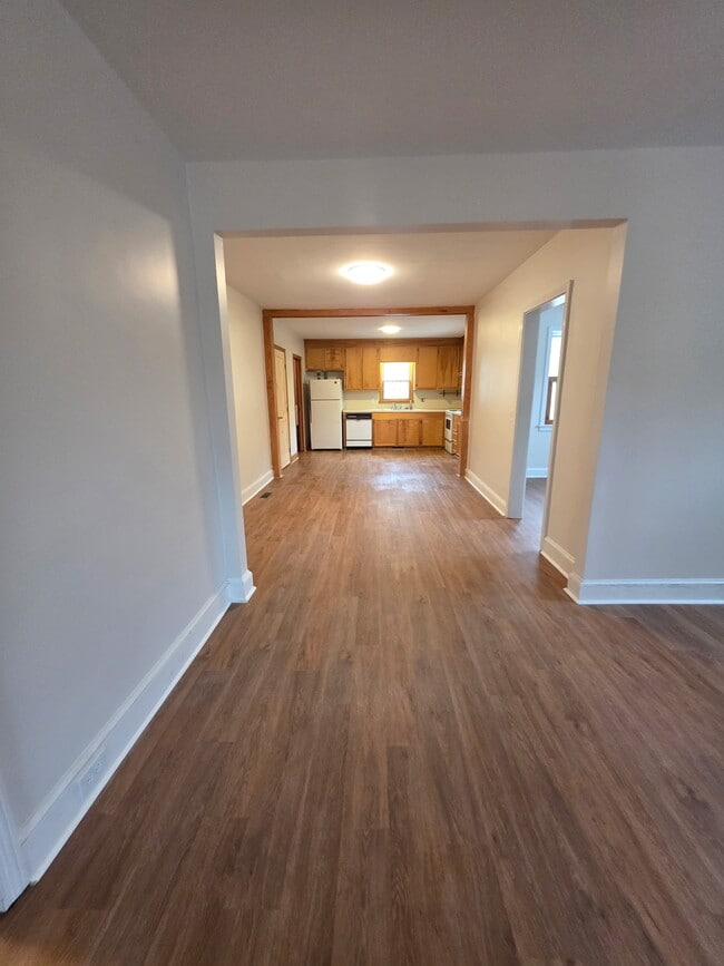 Building Photo - 612 Greenway Dr