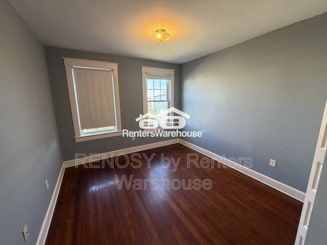 Building Photo - 400 Lyndhurst St