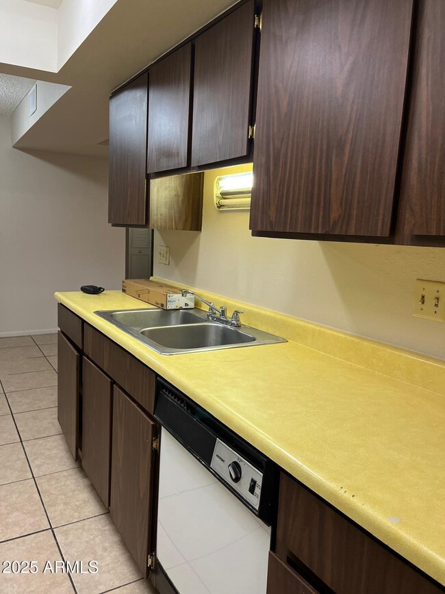 Building Photo - 6010 W Augusta Ave