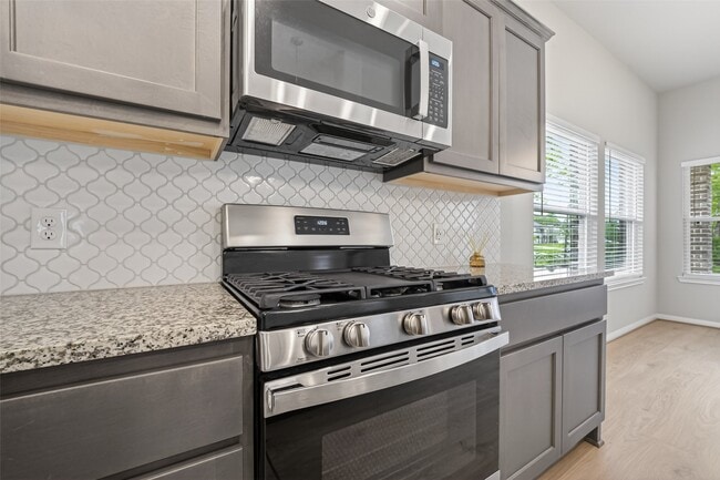 Building Photo - 18203 Samie Nell Ct