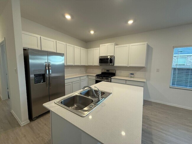 Building Photo - 499 Avre Lp