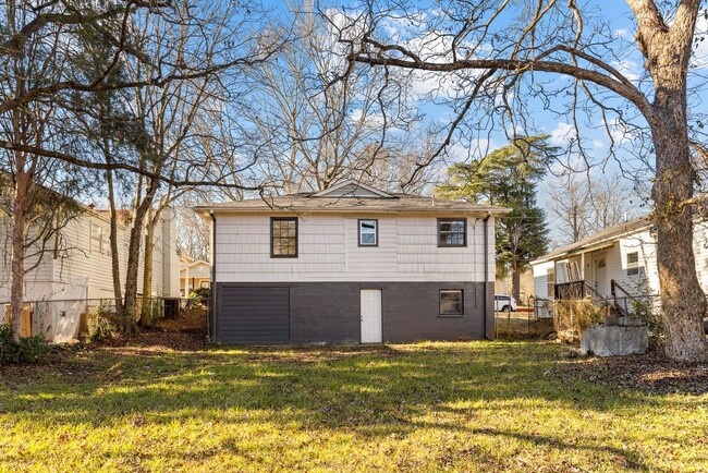 Building Photo - Sunny and Newly Renovated 4 Bedroom 2 Bath...