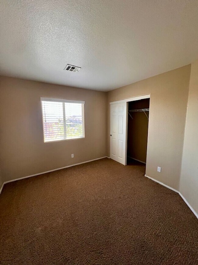 Building Photo - Cul-de-Sac Gated Community / Gated Communi...