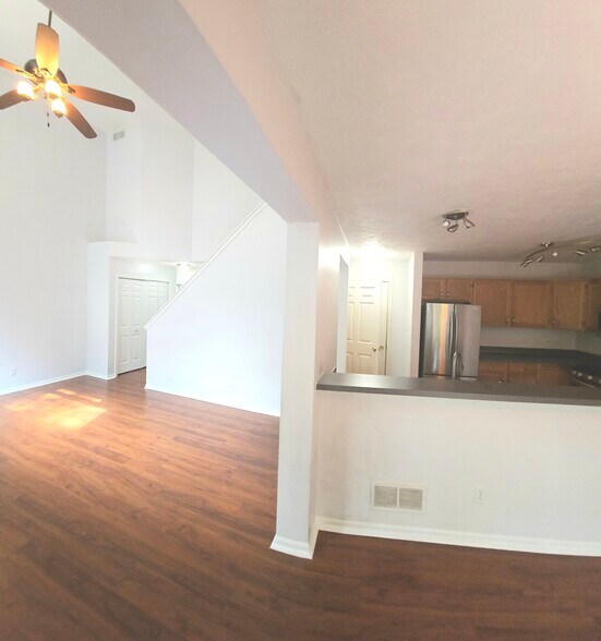 Building Photo - 3910 Old Elm Dr SE