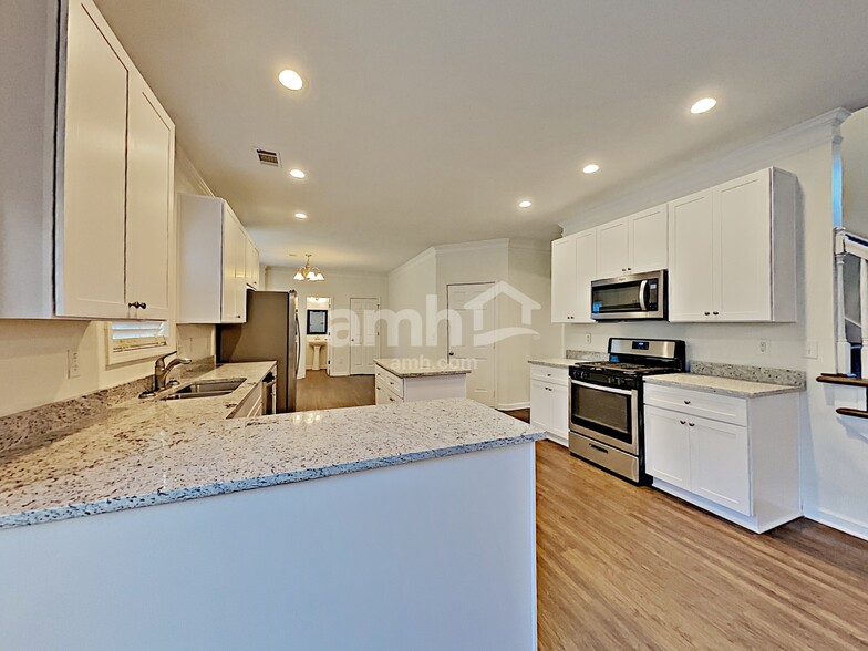 Building Photo - 932 Park Hollow Way