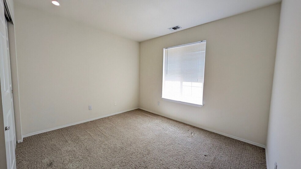 Building Photo - 12118 NE 171st Pl