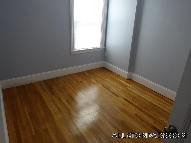 Building Photo - 57 Riverdale St