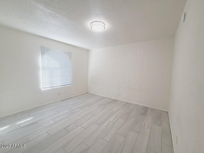 Building Photo - 506 E Southern Ave