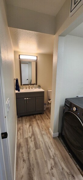 Building Photo - 2091 Manzana Way