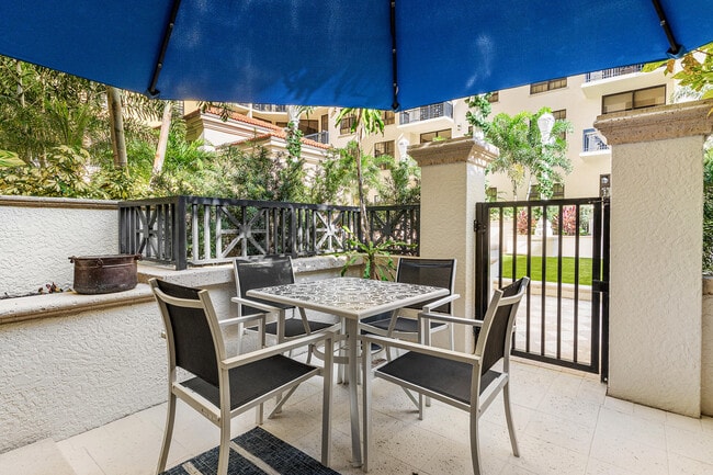 Building Photo - 701 S Olive Ave