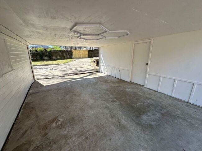 Building Photo - 3811 S Goodman Cir