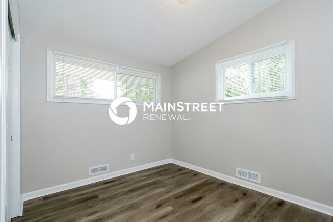 Building Photo - 4 Bedroom Pet-Friendly Home in OVERLAND PARK, KS with Main Street Renewal