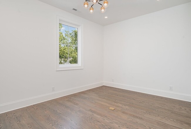 Building Photo - 909B Gale Ln