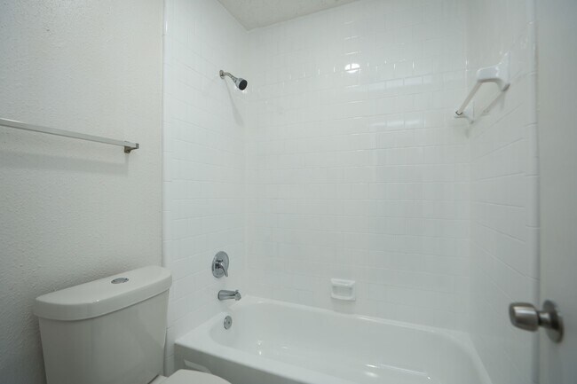 Building Photo - 19938 Laurel Trail Dr