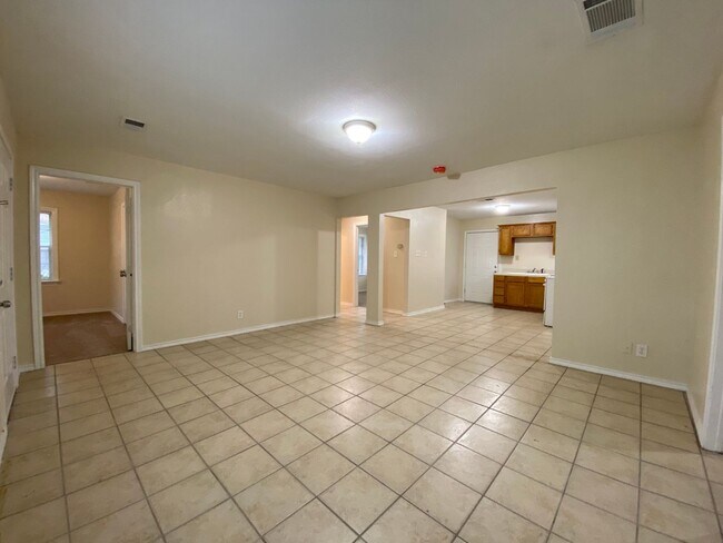 Building Photo - COMING SOON 3 BEDROOM 2 BATH HOME IN TCU AREA