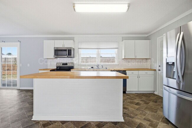 Building Photo - 105 Maxwell Dr