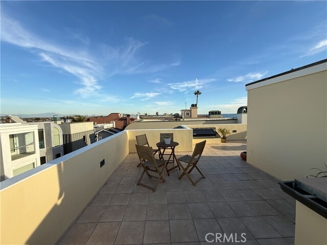 Building Photo - 72 Surfside Ave.