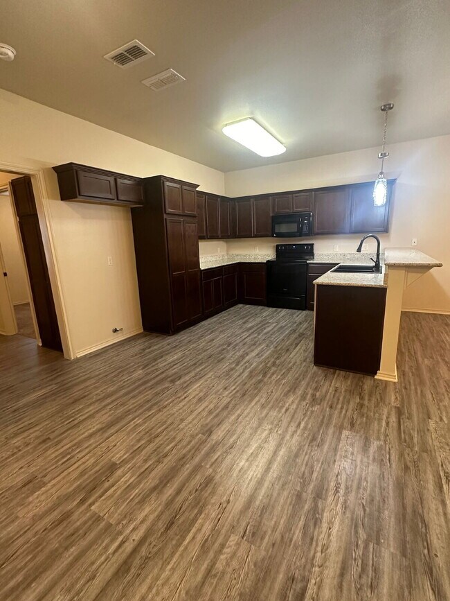 Building Photo - Spacious Townhome in South Lubbock