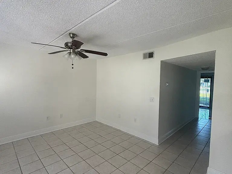 Living Room - 1601 Big Tree Rd