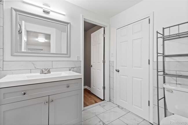Building Photo - 22712 Clairwood St