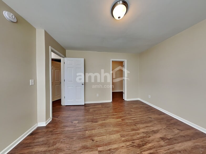 Building Photo - 153 Fox Glen Ct