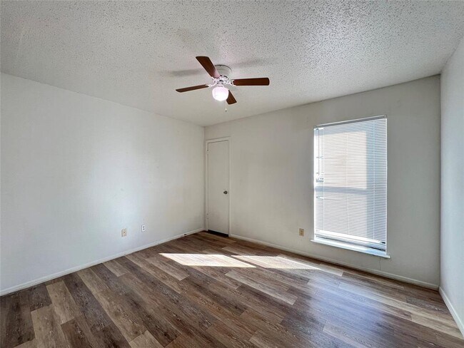 Building Photo - 10616 Mellow Meadow Dr