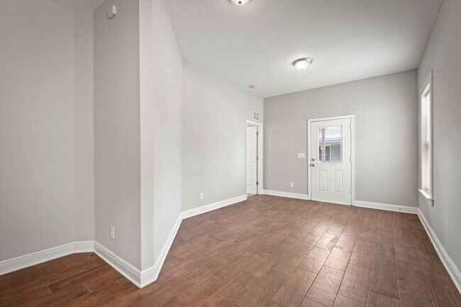 Building Photo - 1945 Redell St