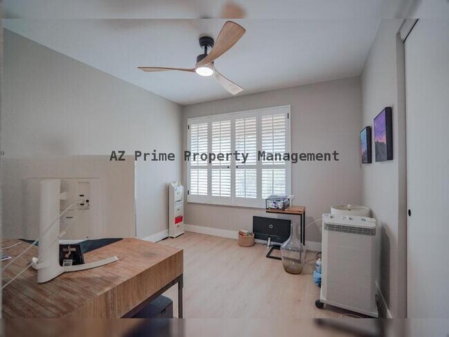 Building Photo - 10407 N 10th Pl