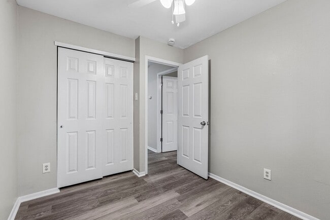 Building Photo - Newly Updated 3-Bedroom Duplex with Fresh Paint and Flooring!